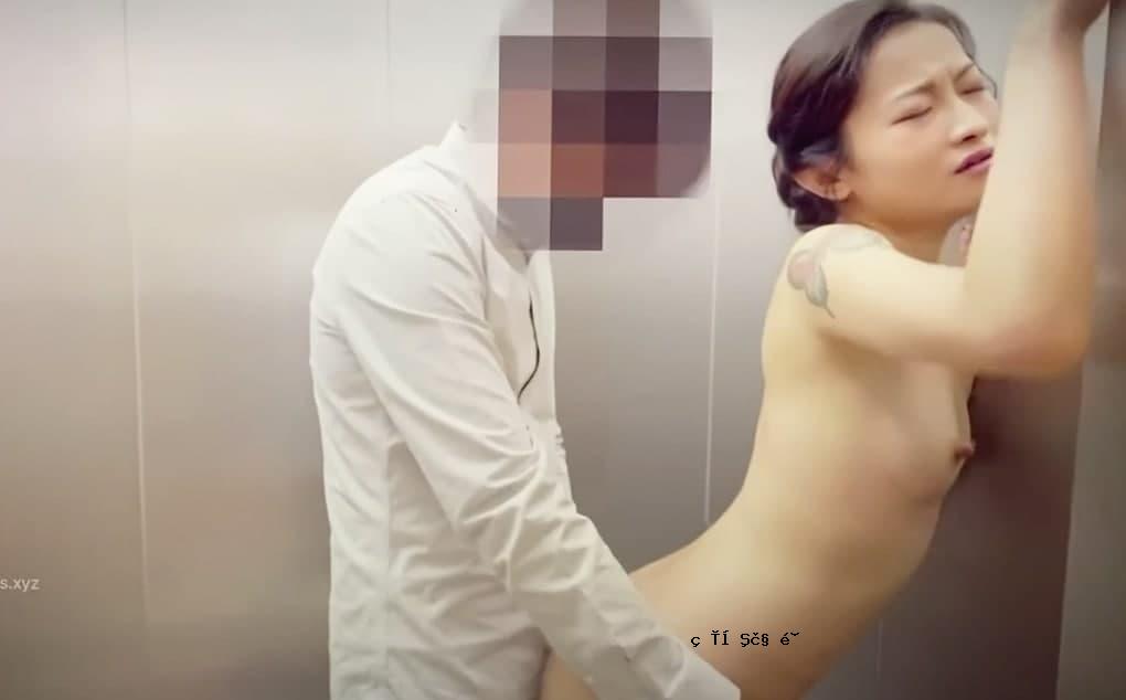 “你的客人，请注意我。”他是最终的光荣和尊重的女士。